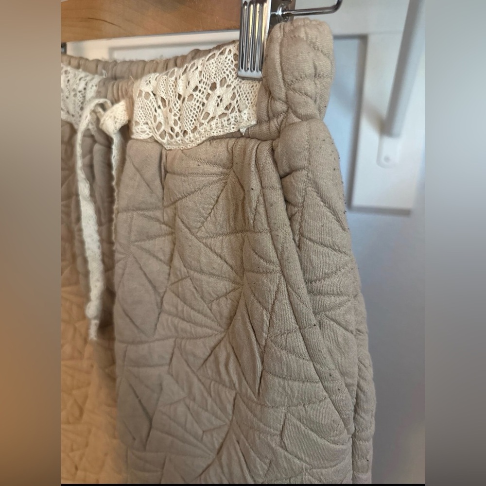 POL Tan Quilted Joggers SMALL - Picture 4 of 10